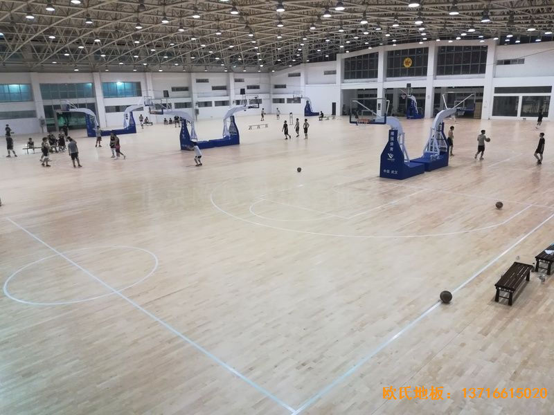 武漢體育學(xué)院運(yùn)動地板安裝案例