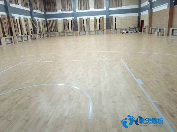 學(xué)?；@球場館木地板特點(diǎn)