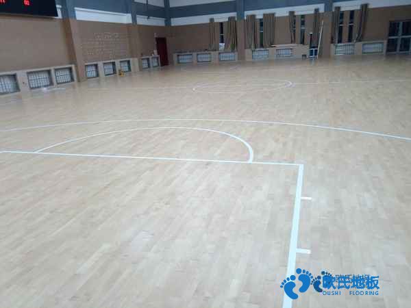 學(xué)?；@球場館木地板特點(diǎn)
