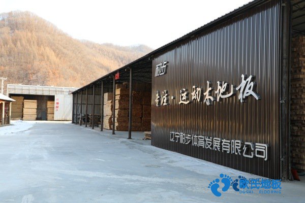 單龍骨運動體育地板保養(yǎng)方法