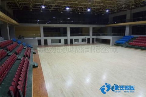 學(xué)?；@球場(chǎng)木地板輔設(shè)