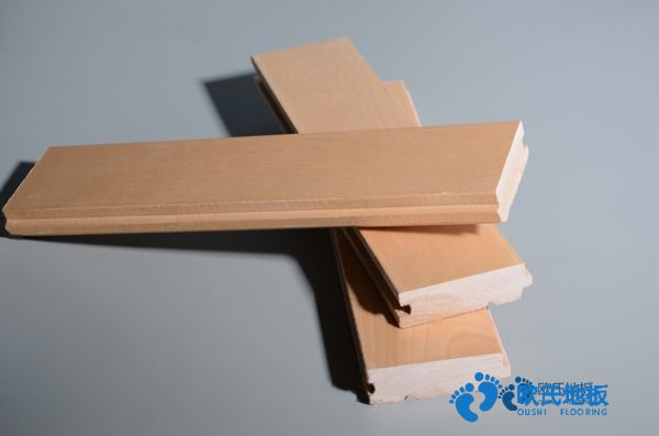學(xué)校體育場木地板施工團(tuán)隊