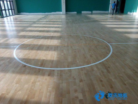 學(xué)?；@球館地板毛板厚度