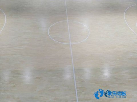 學?；@球場館地板能拖嗎