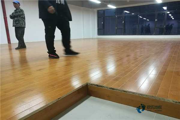校園體育場(chǎng)地地板施工3